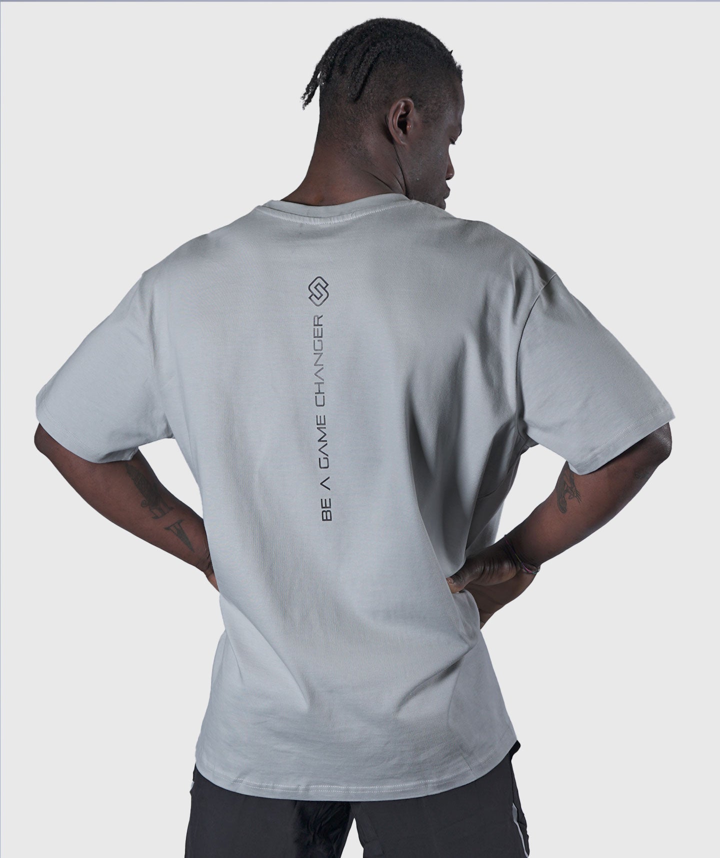 <tc>T-shirt</tc> "LOGO" Cemento holgado unisex